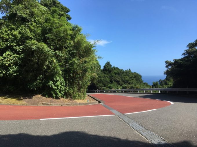 伊豆大島の急な坂道