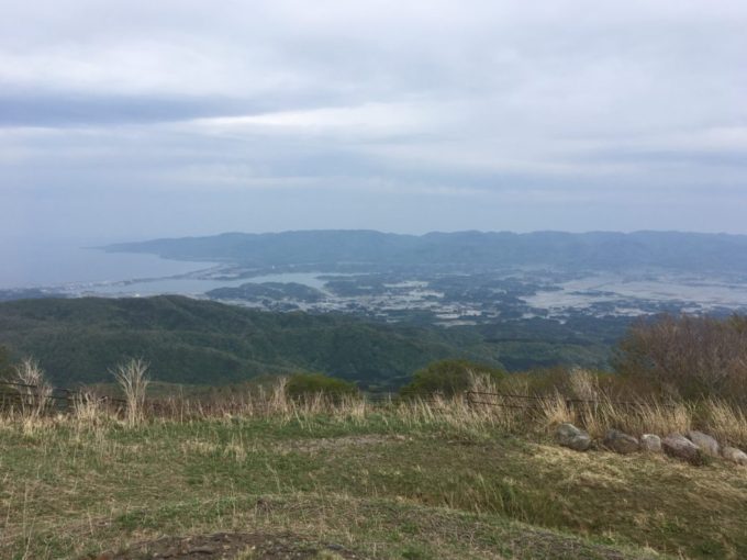 白雲台からの佐渡島の眺め