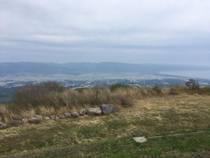 白雲台からの佐渡島の眺め