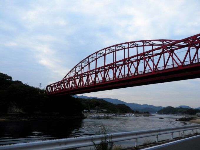 広島県、向島と岩子島をつなぐ向島大橋
