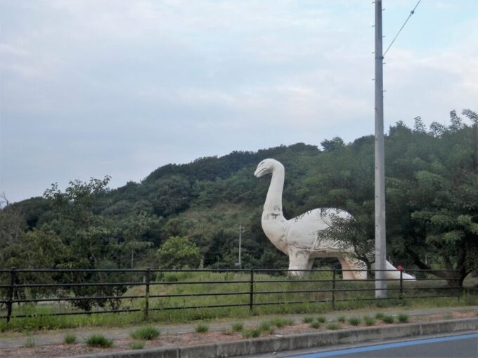 因島アメニティ公園の白い恐竜