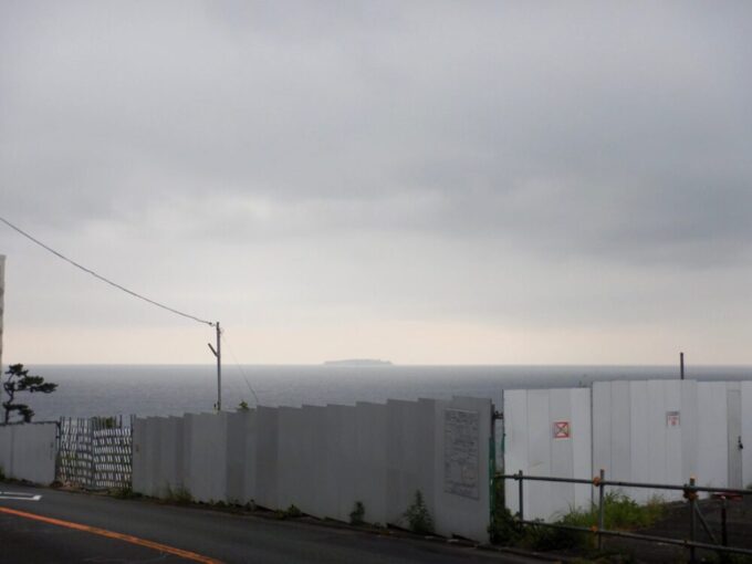 熱海から眺める初島
