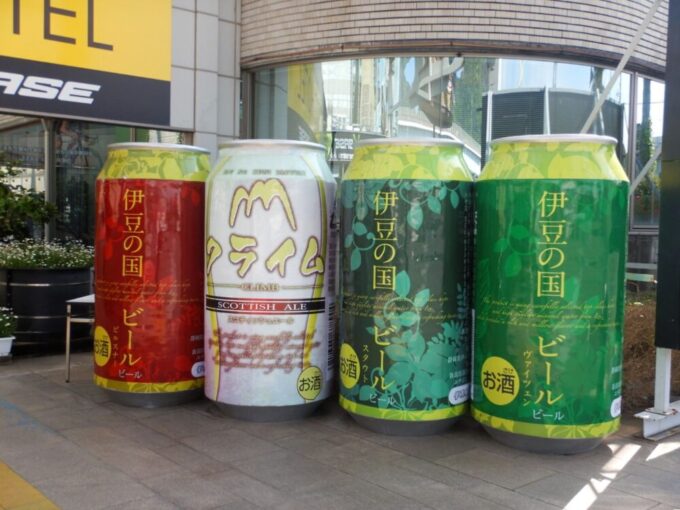 静岡県伊豆の国市、道の駅伊豆のへそ、巨大な缶のオブジェクト