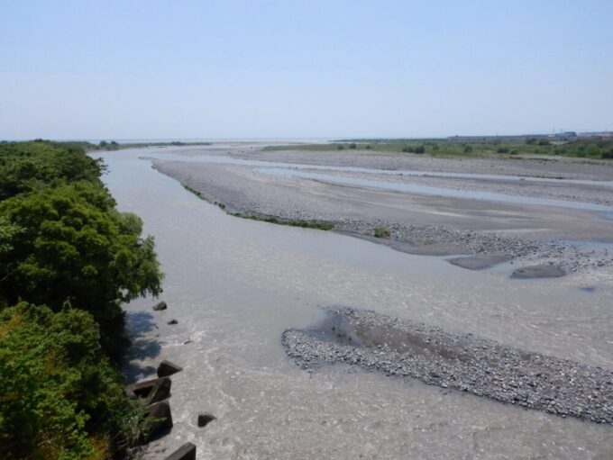 静岡県、富士川橋から見る富士川