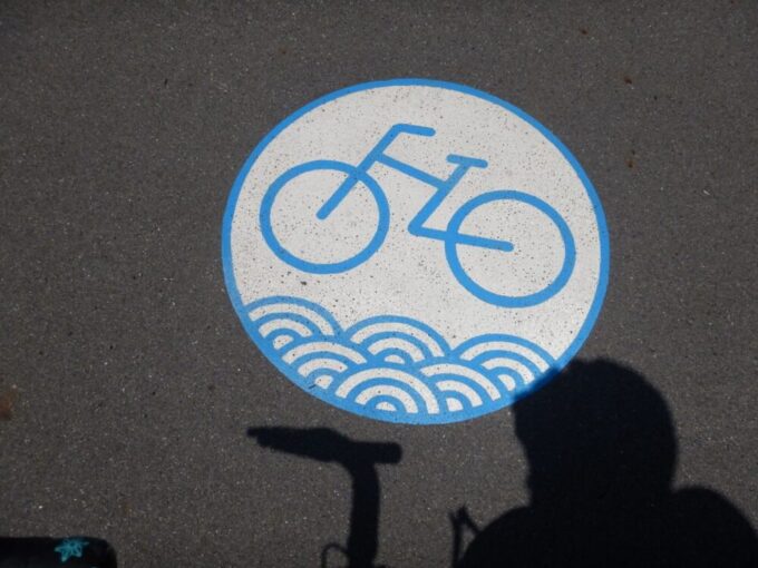 静岡県、富士川橋の太平洋岸自転車道ロゴマーク