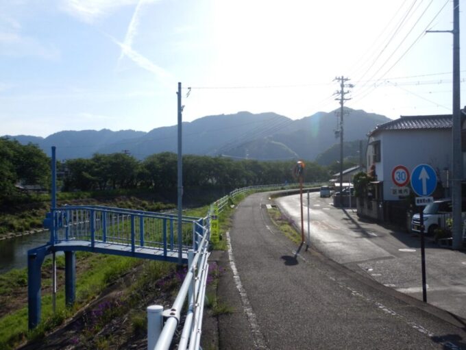 静岡県静岡市、丸子川沿いの道