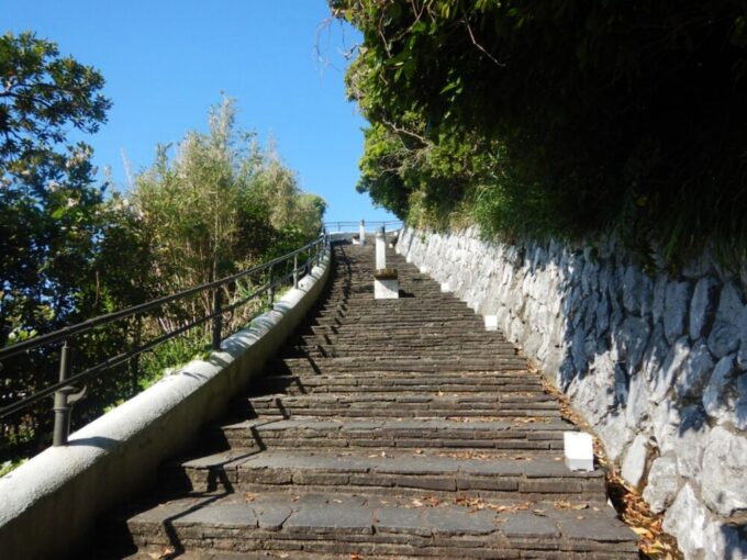 御前崎灯台までの階段