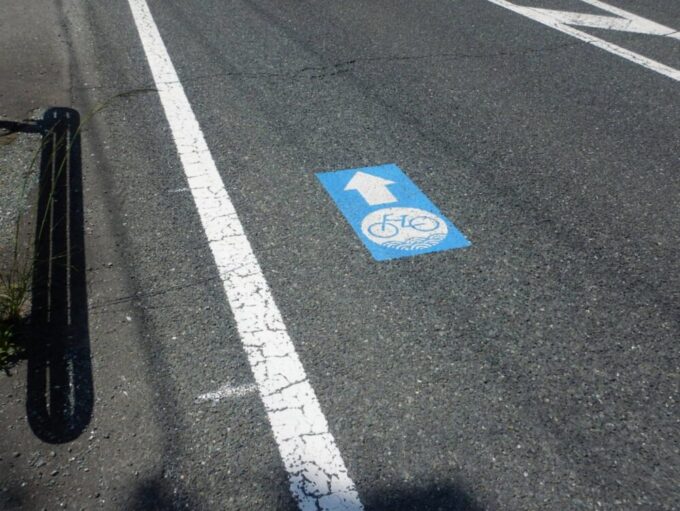 静岡県浜松市、太平洋岸自転車道のマークと矢印
