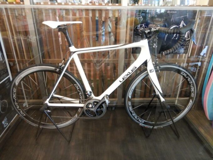 愛知県田原市。レクサス・Fスポーツロードバイク