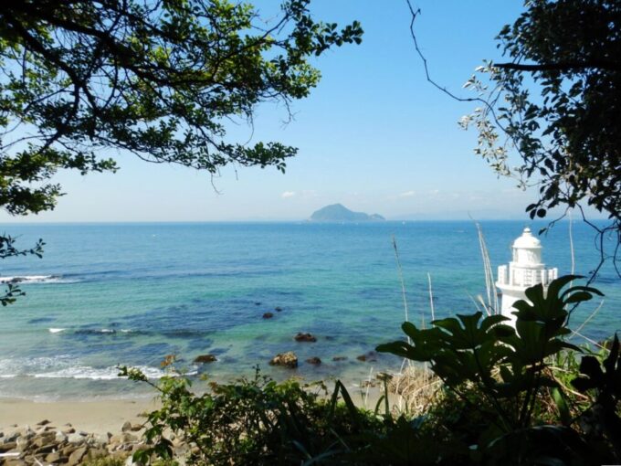 伊良湖岬、伊良湖灯台から眺める海