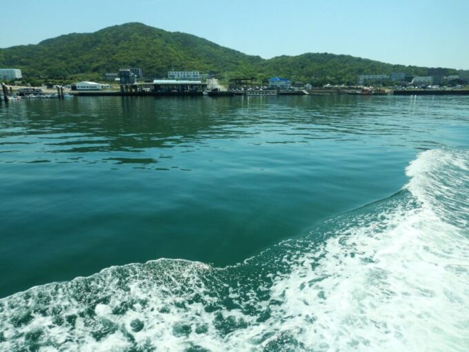 伊良湖港を名鉄高速船はやぶさで出航