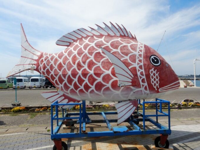 篠島、おんべ鯛モニュメント